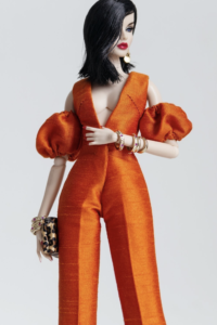 THE GETAWAY
$62.00
V neckline jumpsuit with puffed sleeves
Material: Shantung
Colour: Burnt orange
Front closure with hook and thread loops
Fully lined

Model: Nadja in Nuface body
Fit best on Nuface body

Bag or head wrap is NOT included.