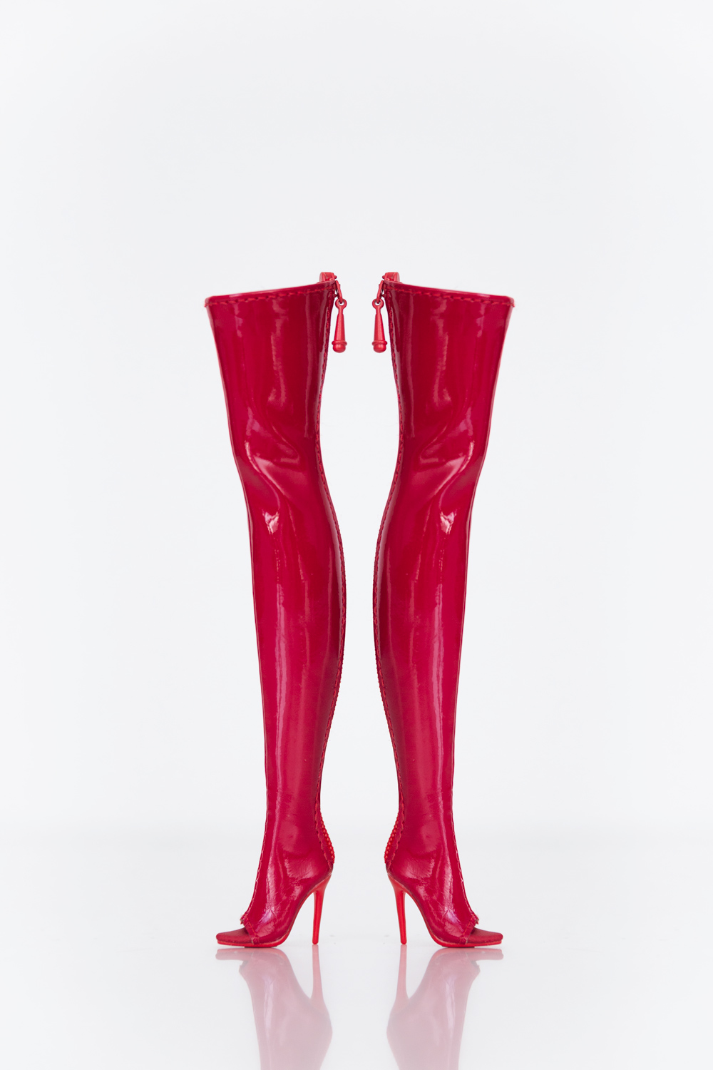 {Carly}
Peep-toe thigh high boots
In red patent faux leather.
